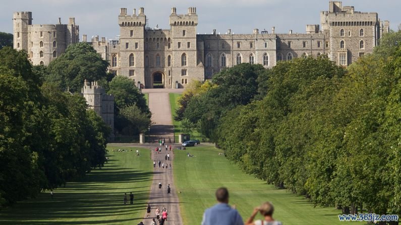 Windsor Castle: The Queen spends most of her weekends at Windsor Castle and the Royal Standard flag flies from the Round Tower whenever she's in residence. 